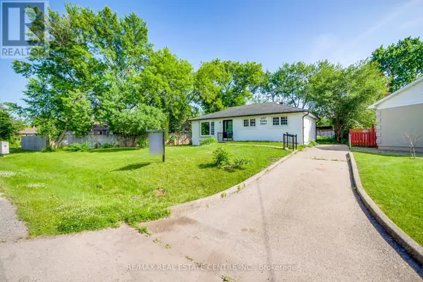 Oakville (wo West), ON L6L4L8,480 VALLEY DRIVE