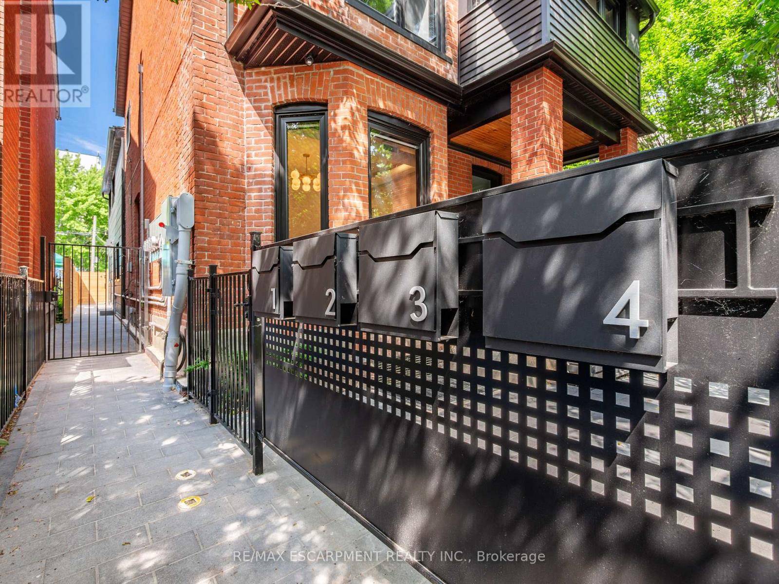 Toronto (roncesvalles), ON M6K2P8,46 O'hara AVE #3