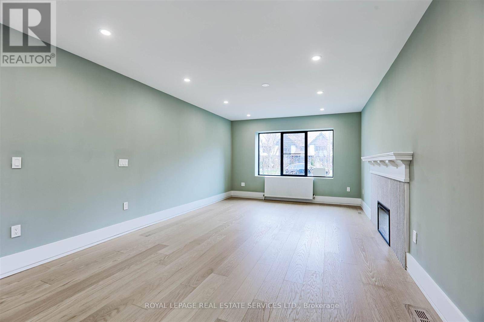 Toronto (high Park-swansea), ON M6S4B2,324 RIVERSIDE DRIVE