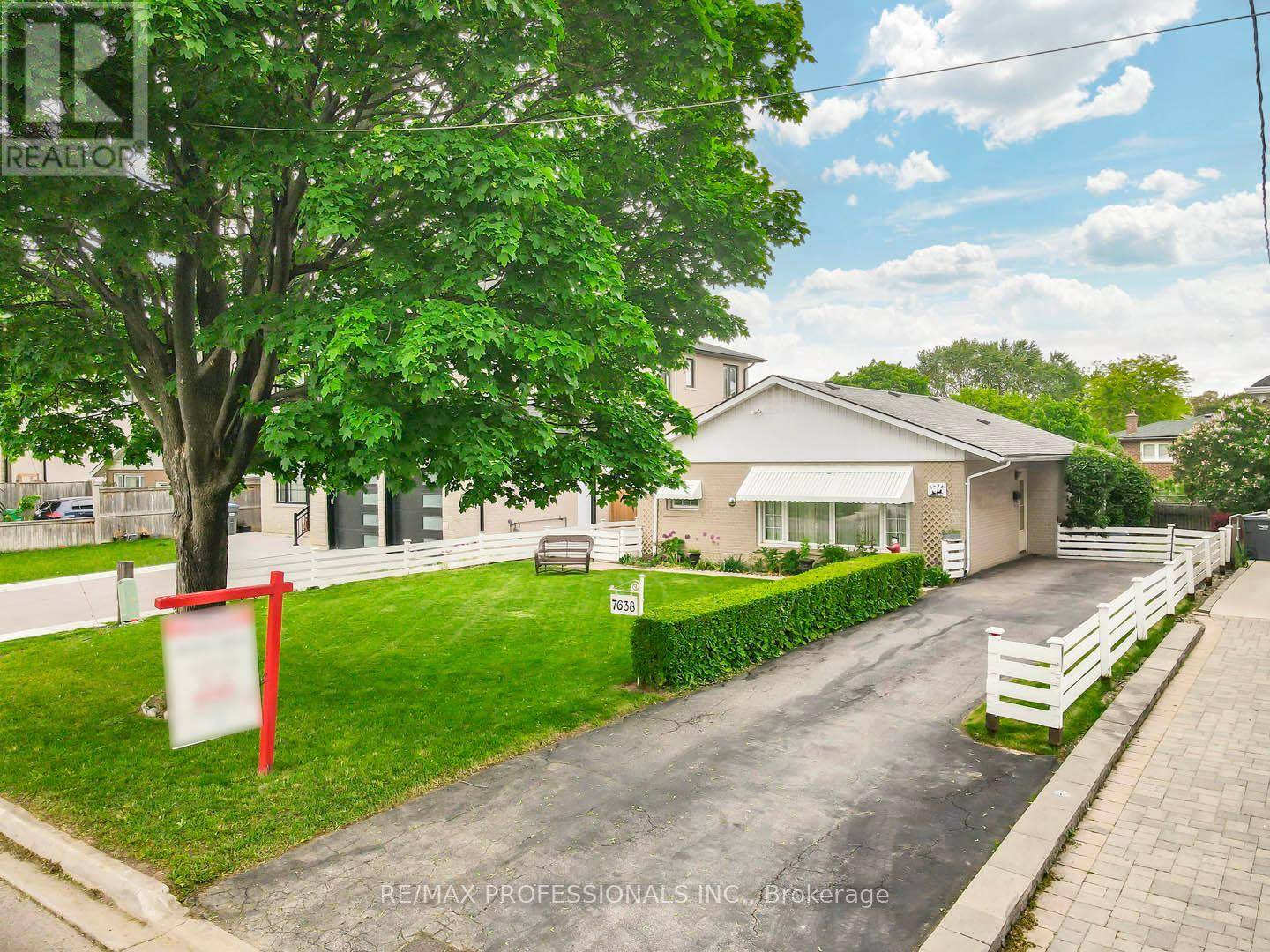 7638 REDSTONE ROAD, Mississauga (malton), ON L4T2B9