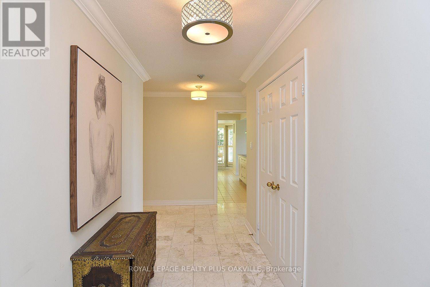 Burlington (brant), ON L7R4K1,2190 Lakeshore RD #204