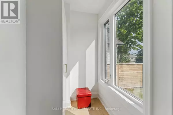 Mississauga (lakeview), ON L5E2C6,1037 MEREDITH AVENUE