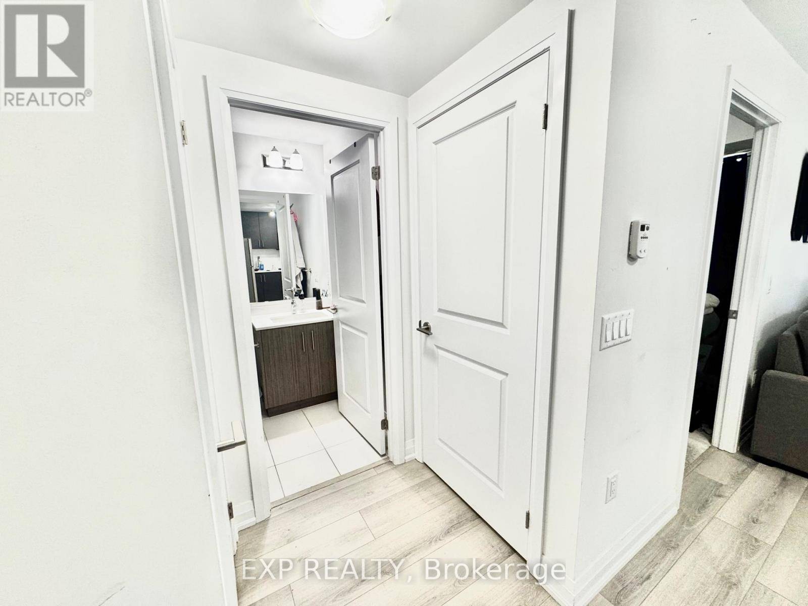 Brampton (bram East), ON L6P0Y6,85 Attmar DR #238