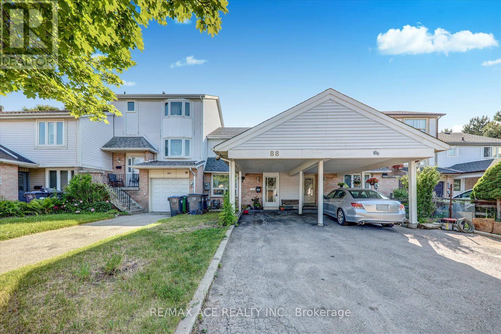 Brampton (heart Lake East), ON L6Z1J3,88 COURTLEIGH SQUARE