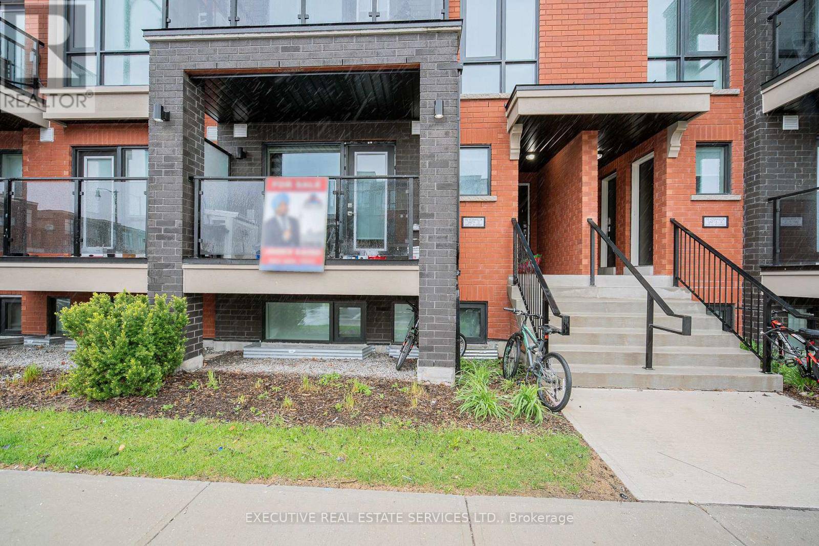 Brampton (northwest Brampton), ON L7A5L2,195 Veterans DR #10