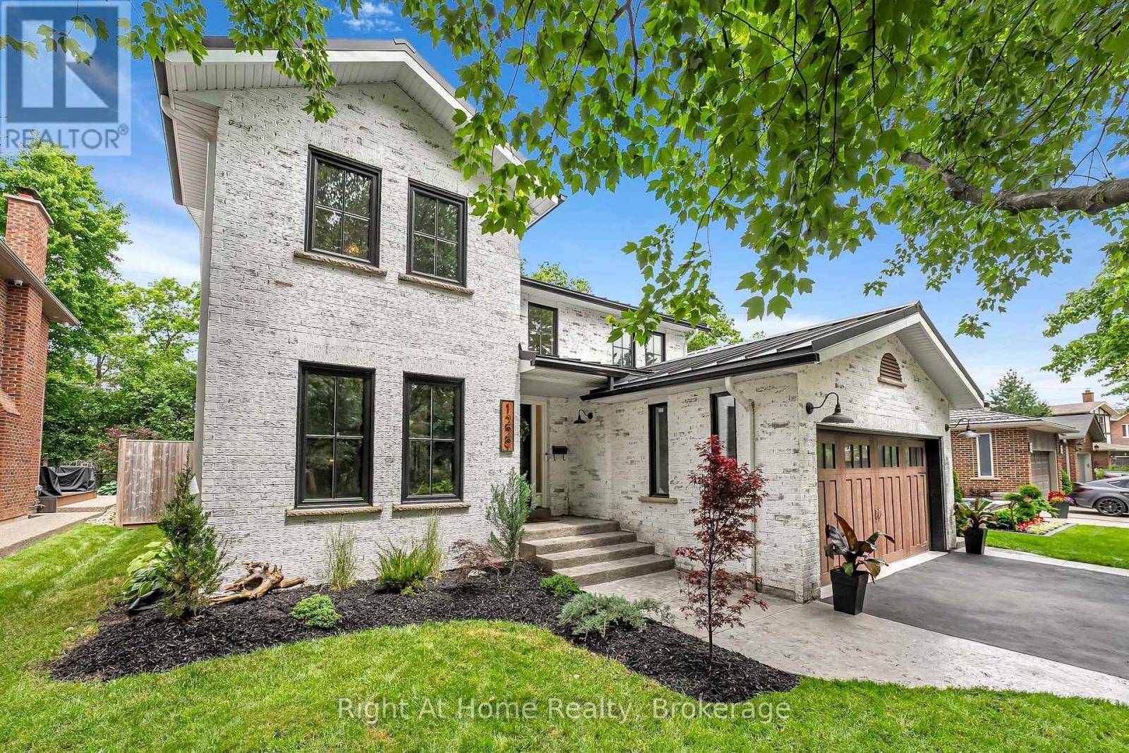 Oakville (ga Glen Abbey), ON L6M1B5,1229 PRIORY COURT