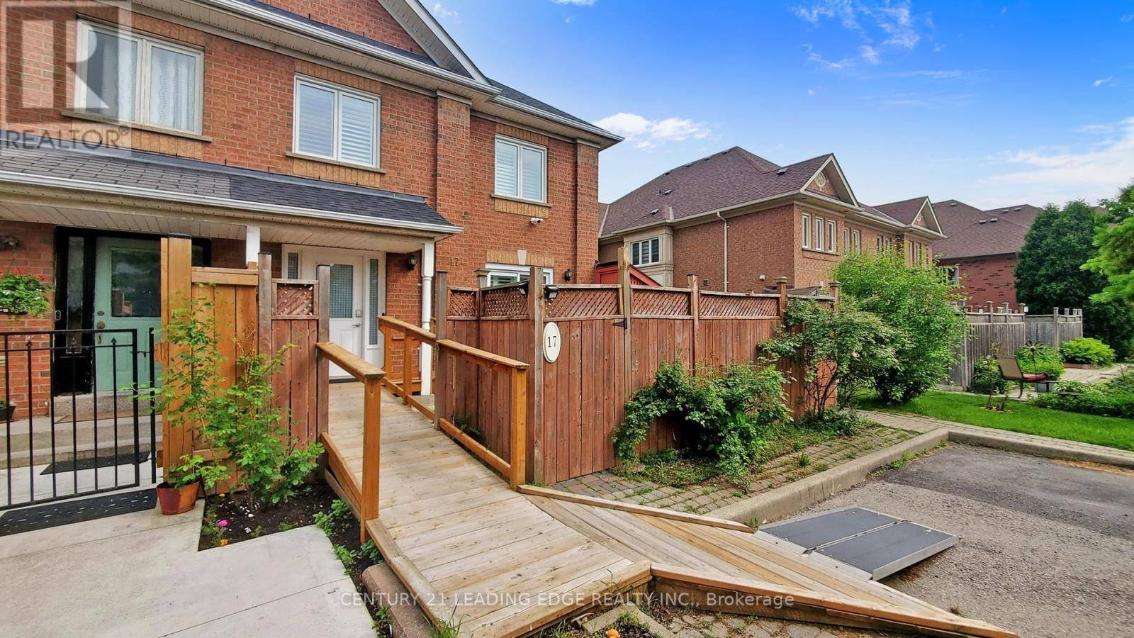 Brampton (brampton North), ON L6V4K3,17 PRESSED BRICK DRIVE