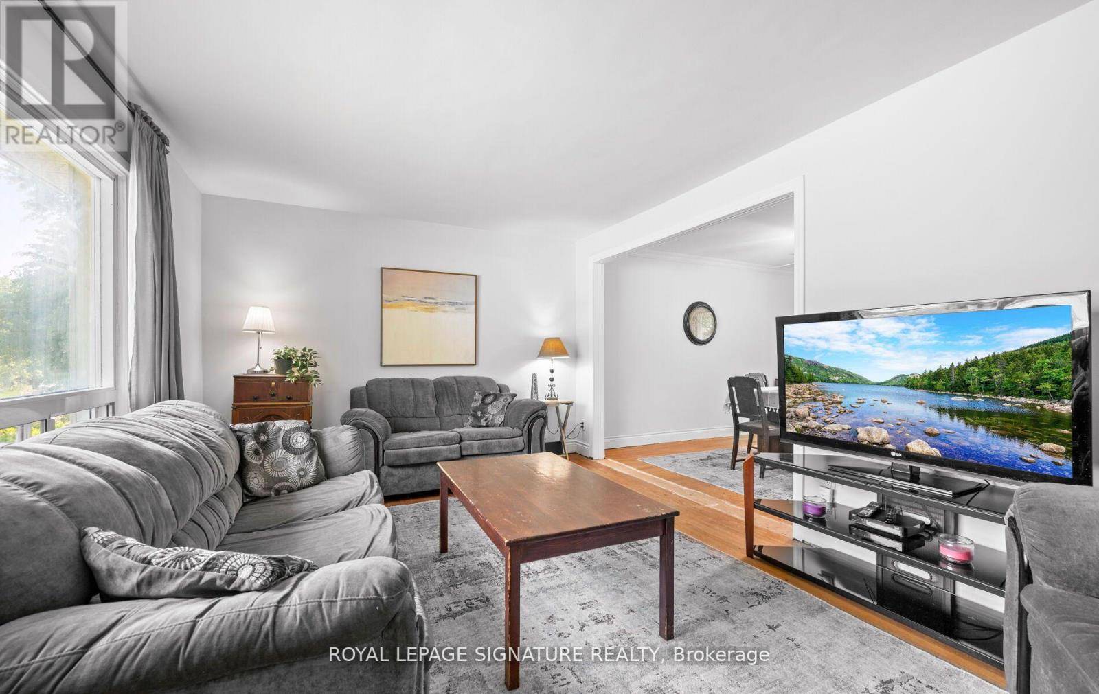 Toronto (elms-old Rexdale), ON M9W1T2,129 ALLENBY AVENUE