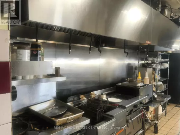 Oakville (qe Queen Elizabeth), ON L6L5B5,667 FOURTH LINE