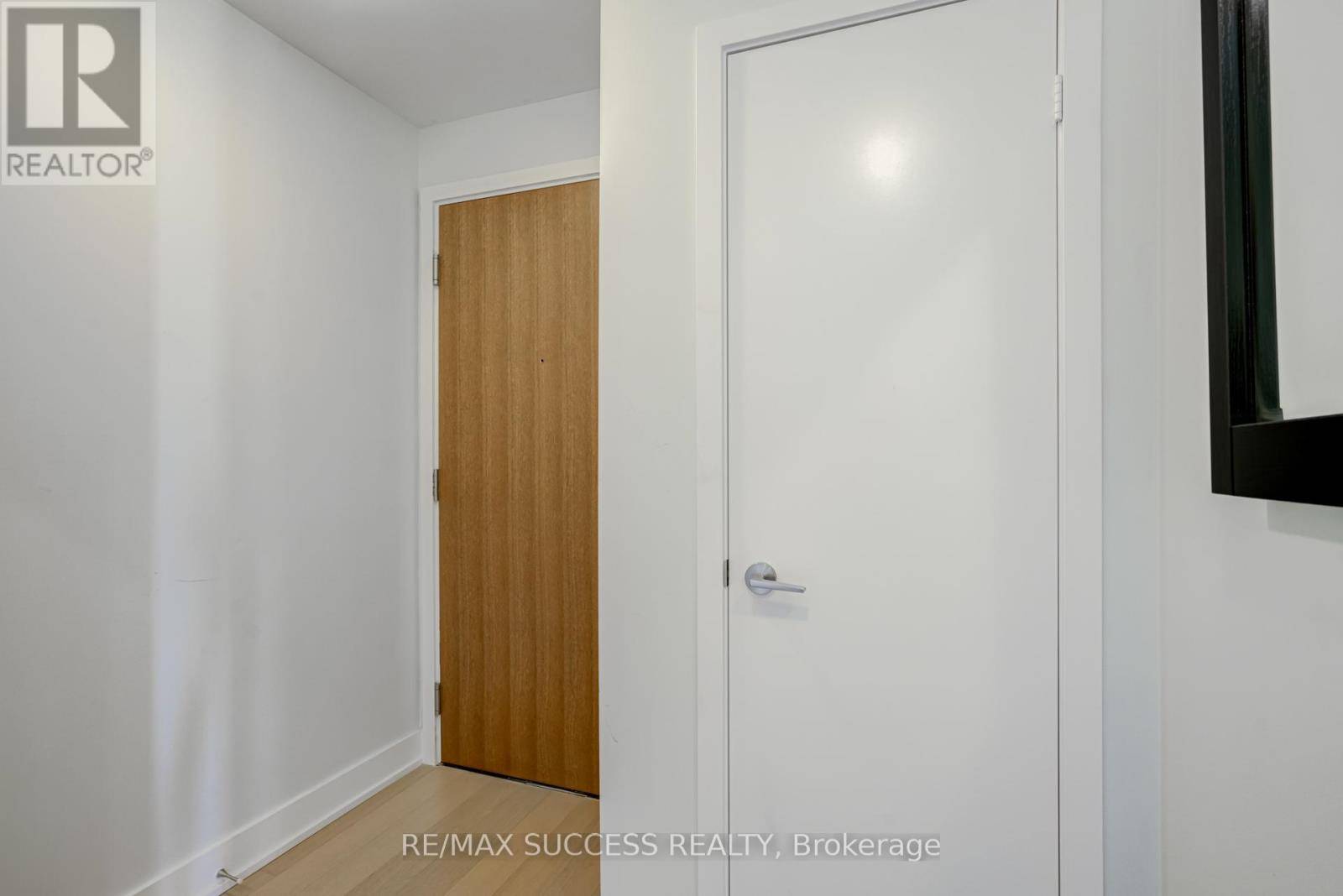 Toronto (mimico), ON M8V0C7,20 Shore breeze AVE #1807