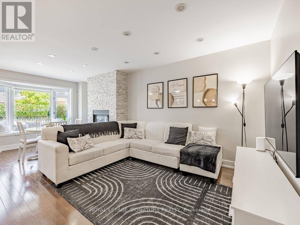 Mississauga (lakeview), ON L5E3J3,1211 Parkwest PL #13