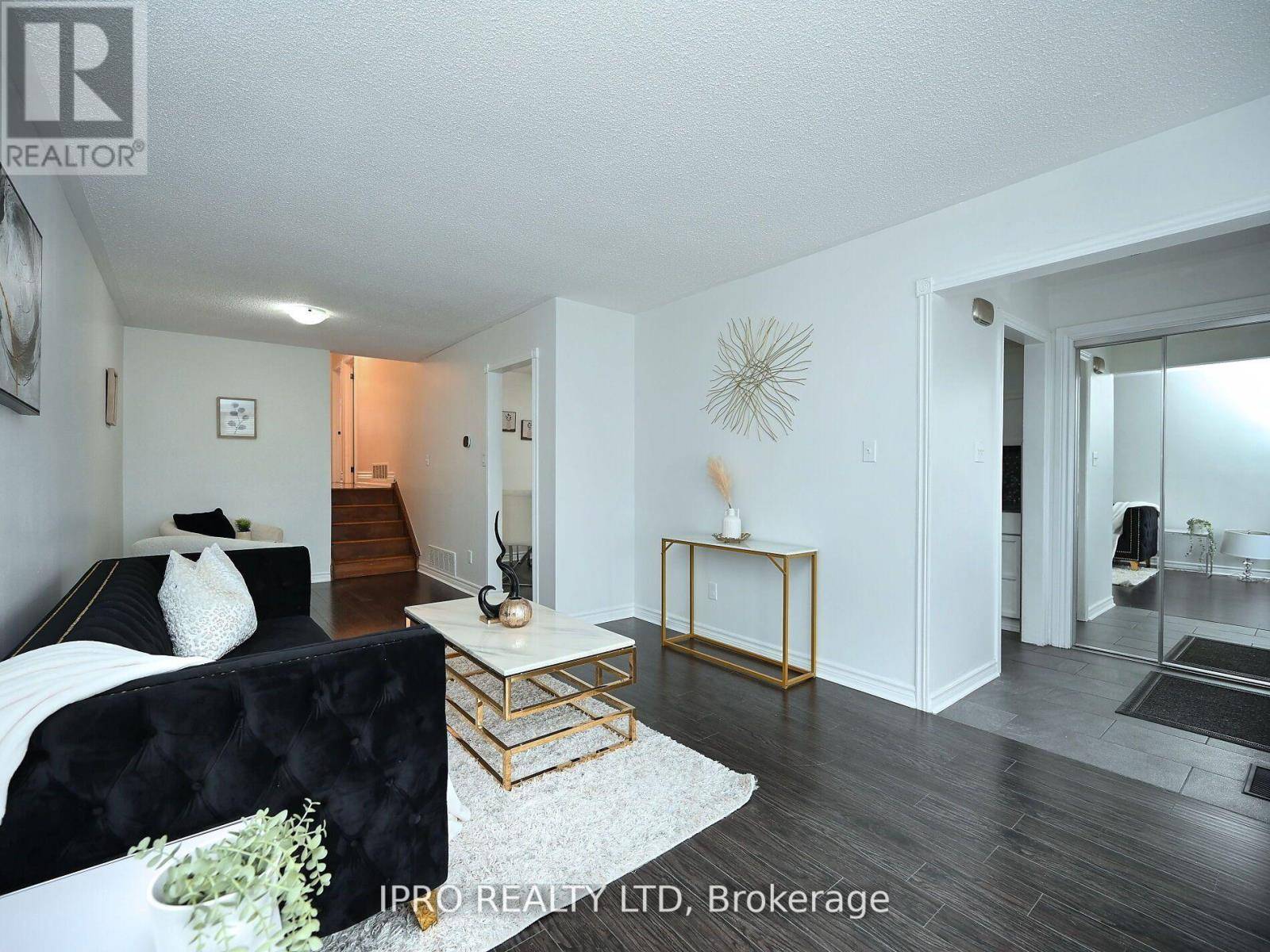 Mississauga (malton), ON L4T3H5,7646 PRIORY CRESCENT