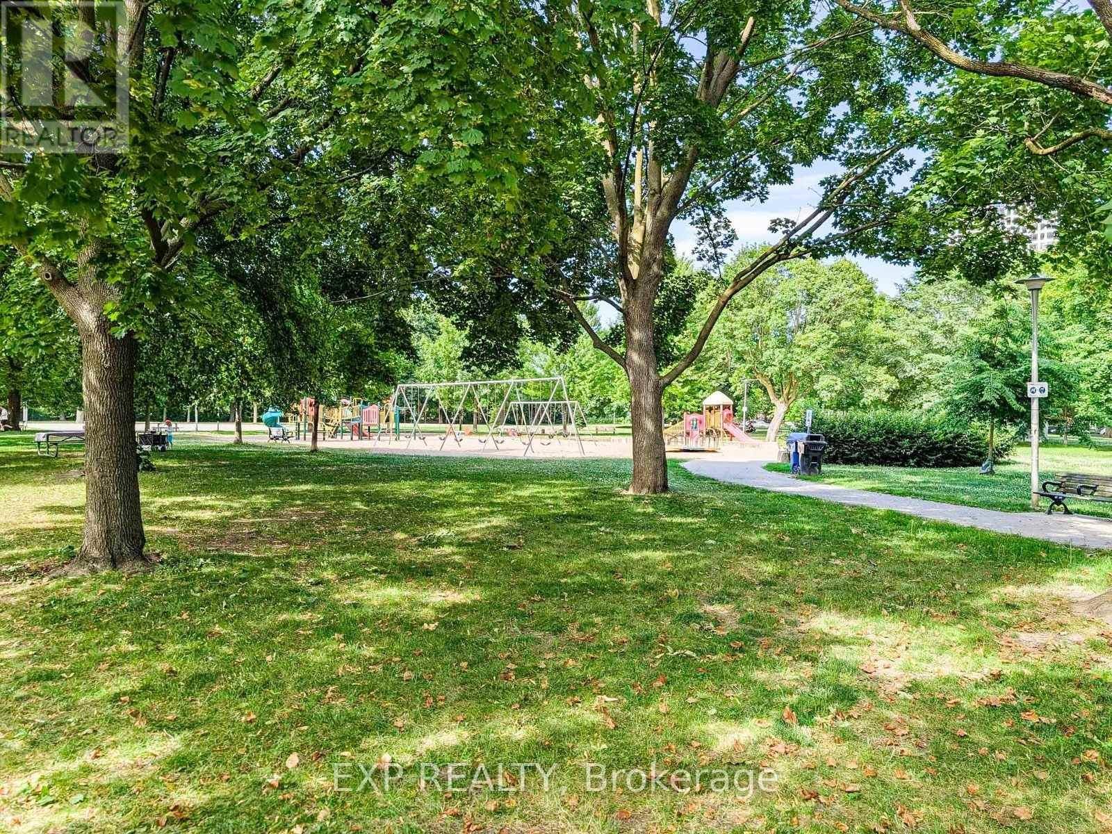 Toronto (dovercourt-wallace Emerson-junction), ON M6P3Z9,150 EDWIN AVENUE