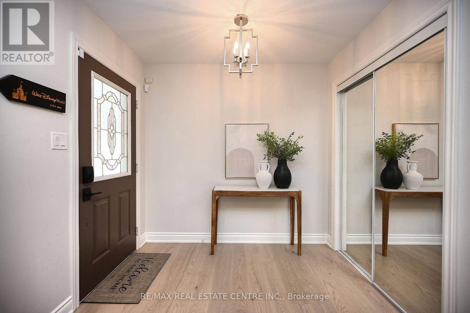 Milton (de Dempsey), ON L9T5P7,24 SLOAN DRIVE