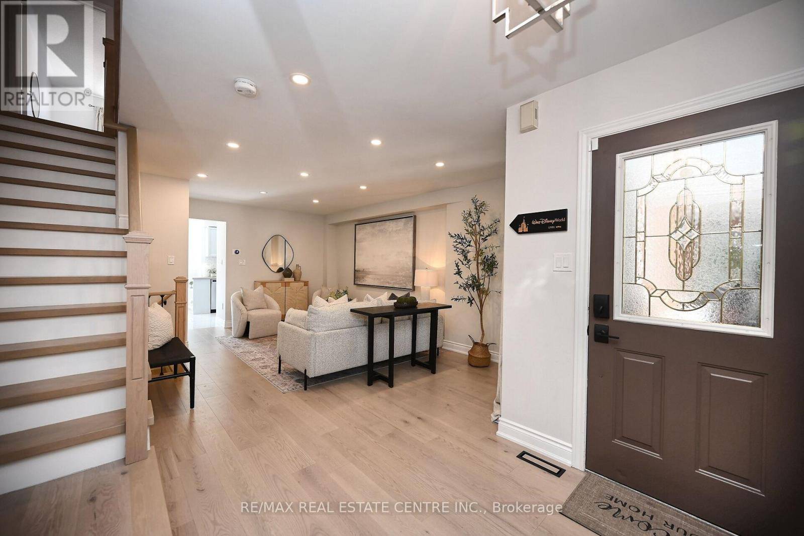 Milton (de Dempsey), ON L9T5P7,24 SLOAN DRIVE