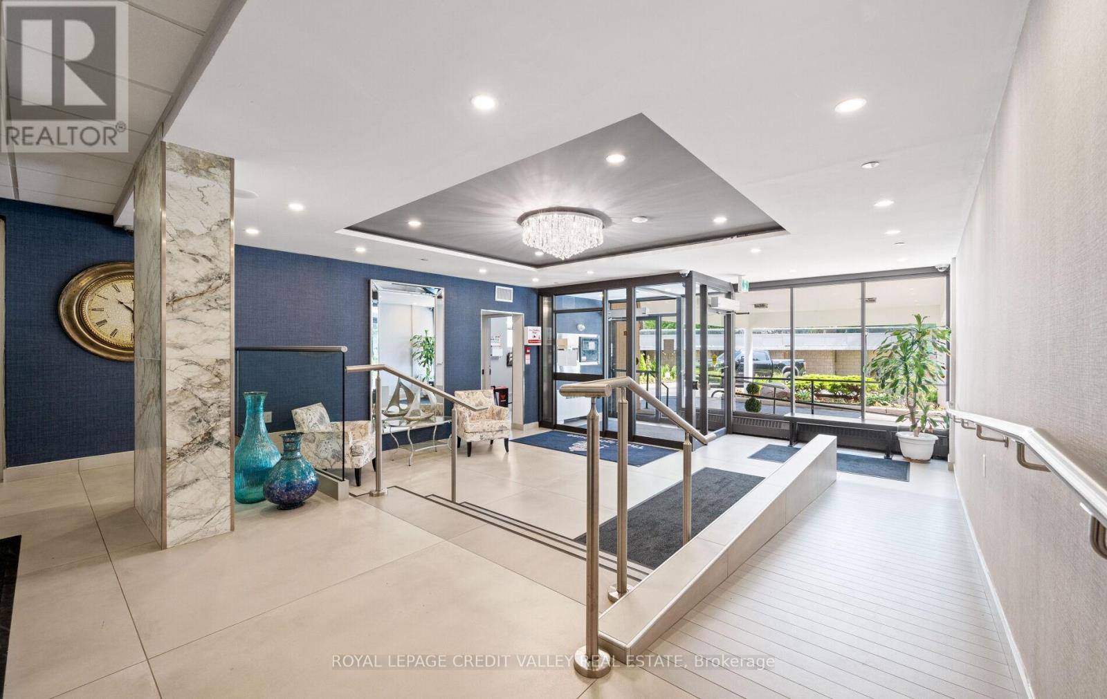 Oakville (br Bronte), ON L6L5K1,2263 Marine DR #601