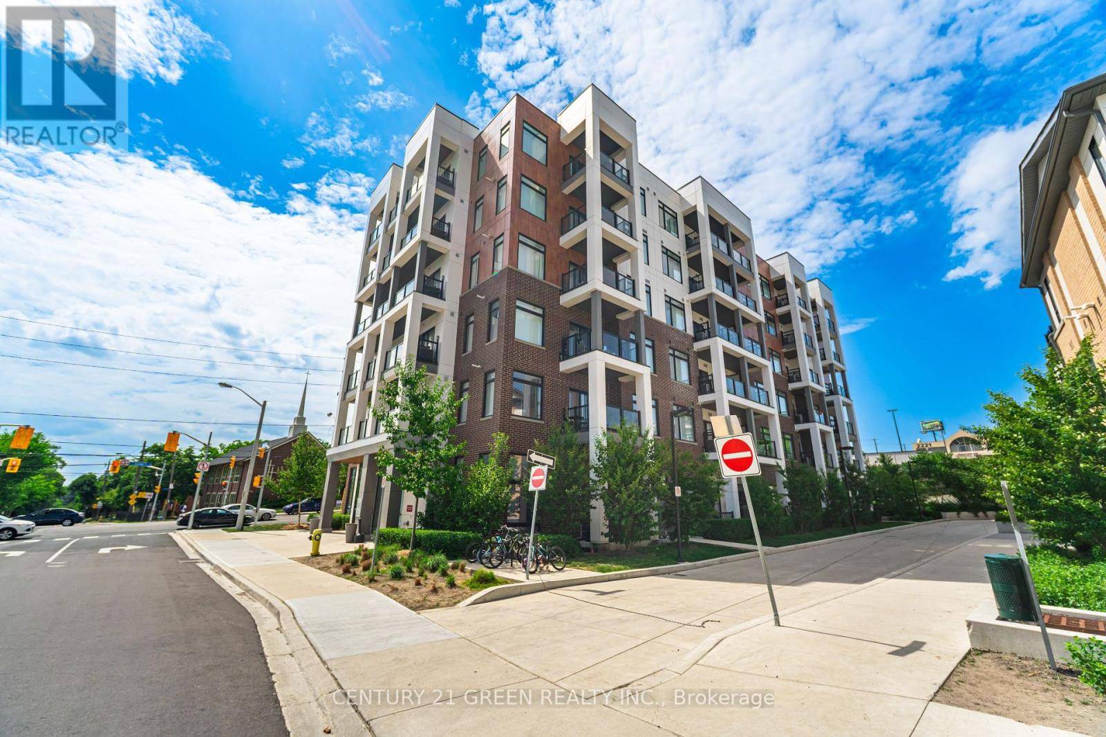 Toronto (beechborough-greenbrook), ON M6M0B6,160 Canon Jackson DR #409