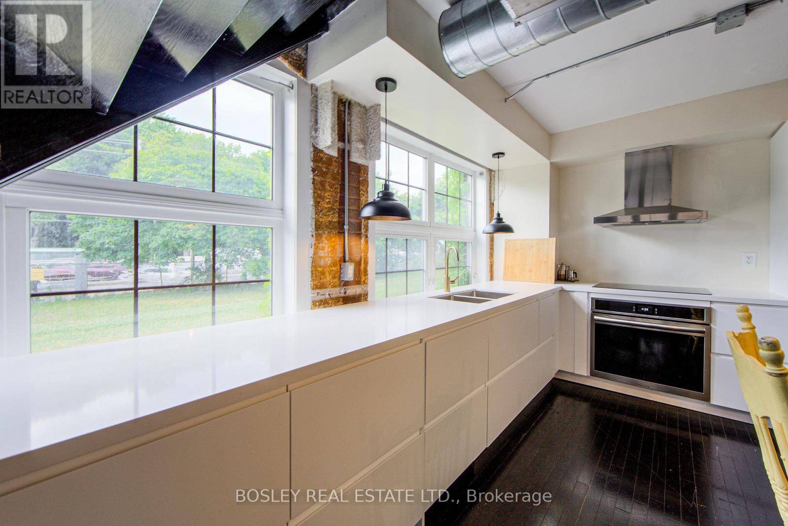 Toronto (dovercourt-wallace Emerson-junction), ON M6H4K1,1100 Lansdowne AVE #338