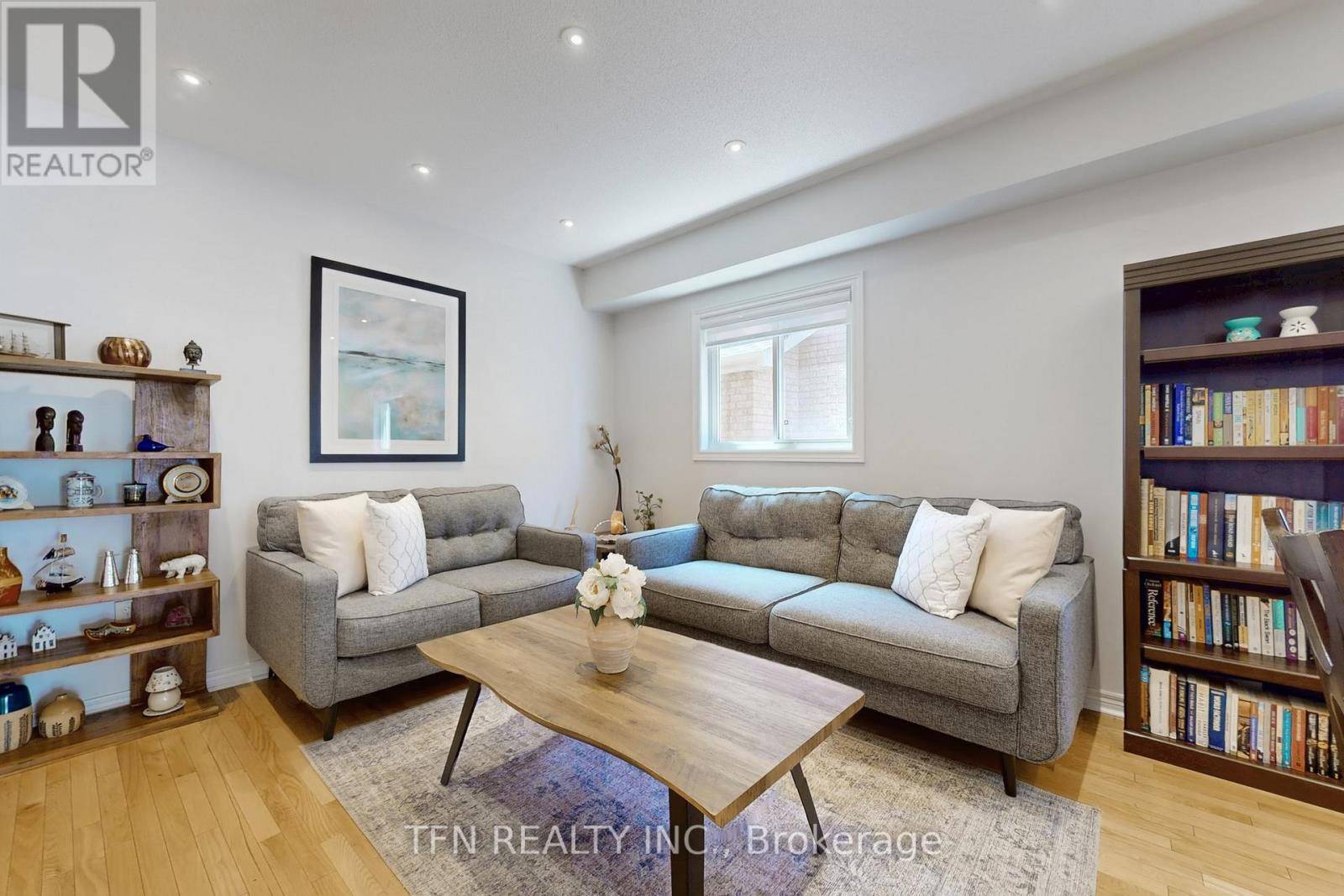 Mississauga (east Credit), ON L5V2S8,851 CLEMENS CRESCENT