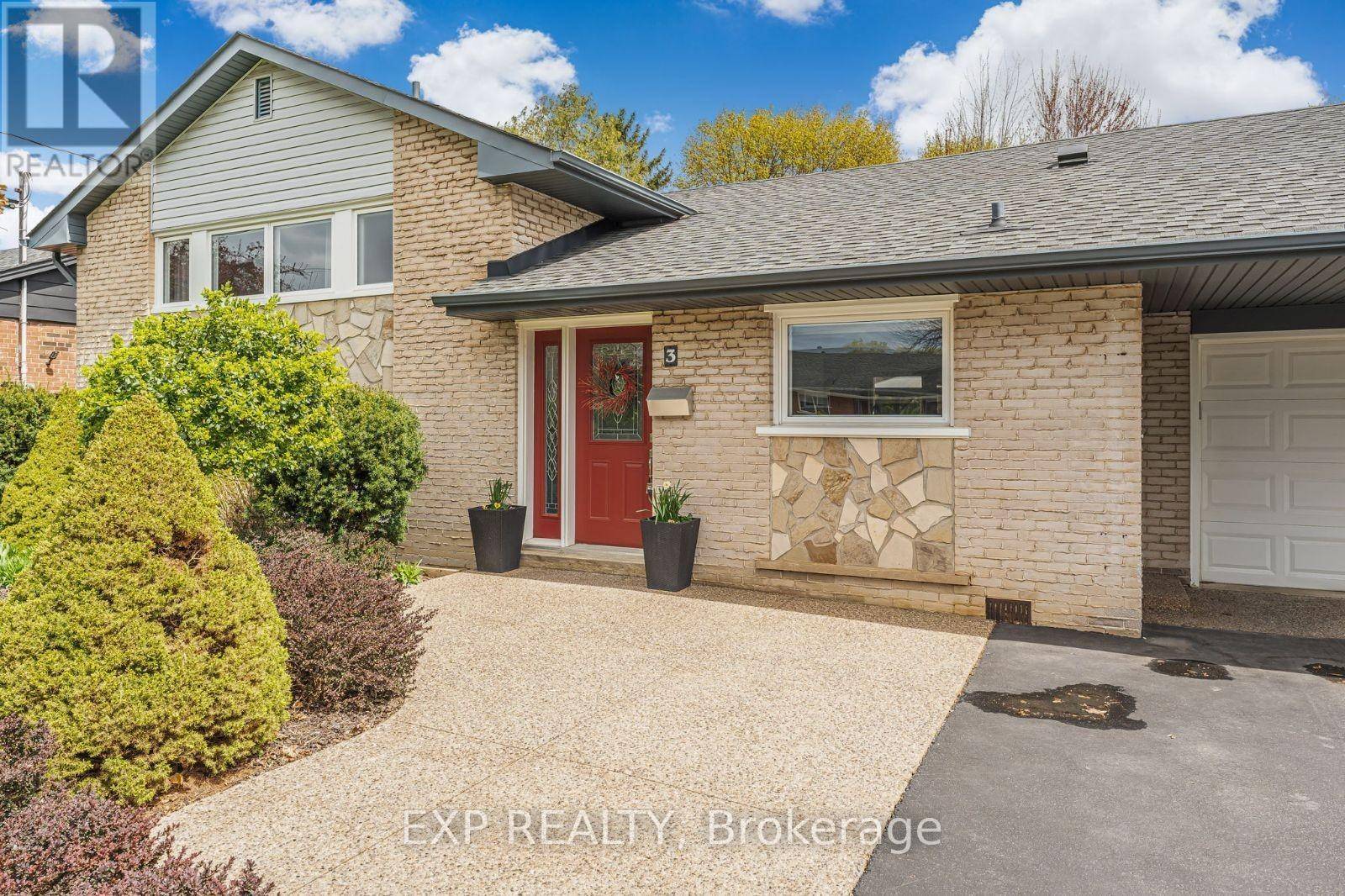 Mississauga (streetsville), ON L5N1B9,3 ELLESBORO DRIVE