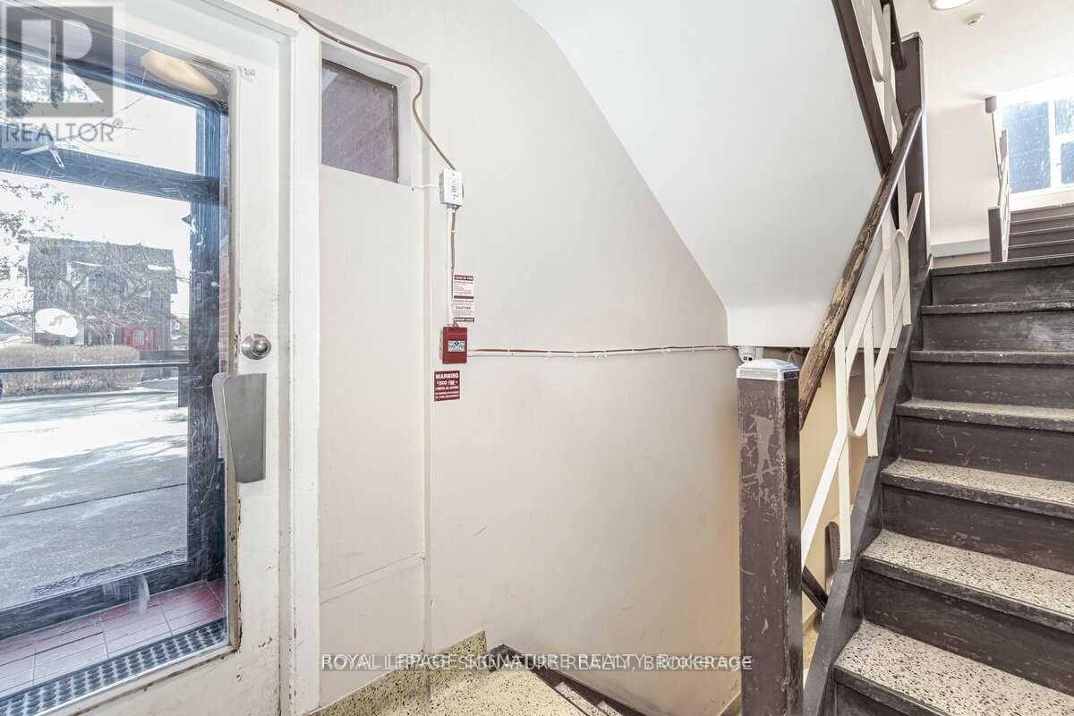 Toronto (new Toronto), ON M8V2X8,42 Third ST #3