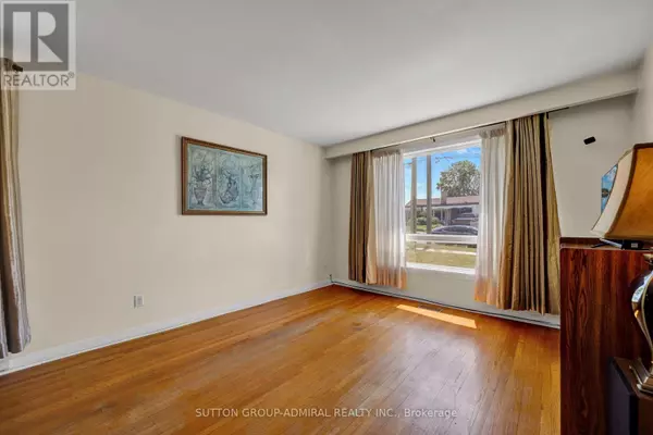 Toronto (york University Heights), ON M3J1C1,38 FRANKTON CRESCENT