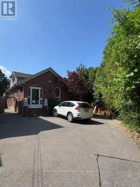 Toronto (humberlea-pelmo Park), ON M9N1S8,37 DEE AVENUE
