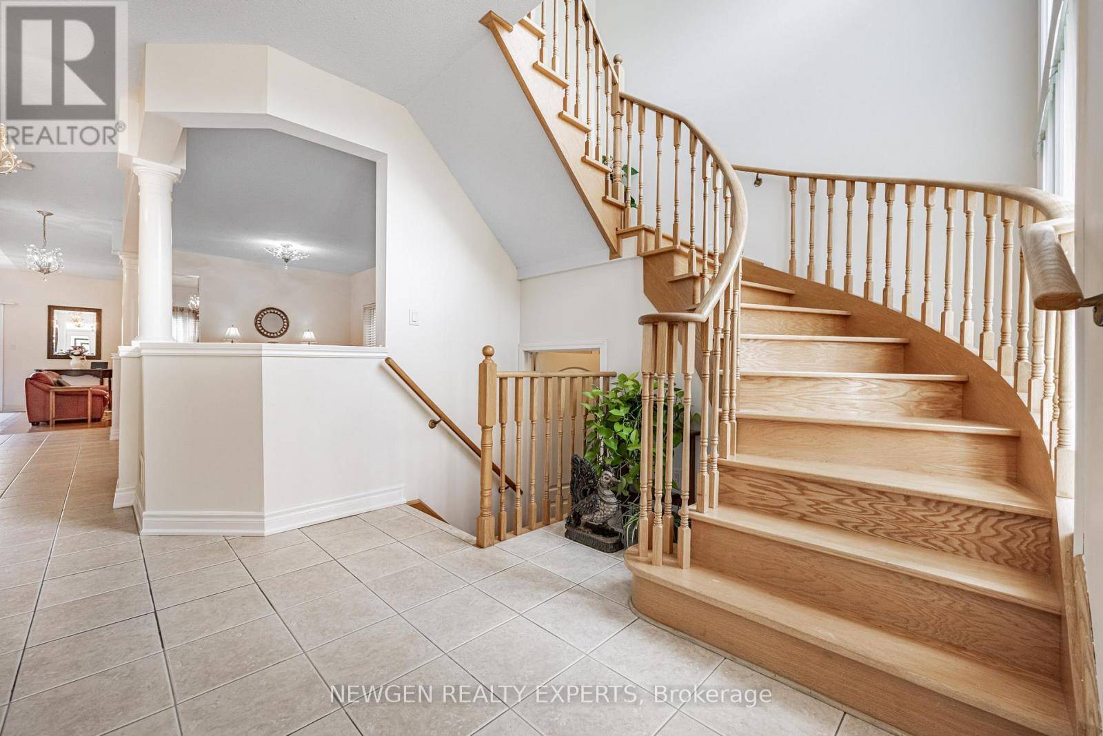 Brampton (bram West), ON L6Y5R8,53 MADDYBETH CRESCENT