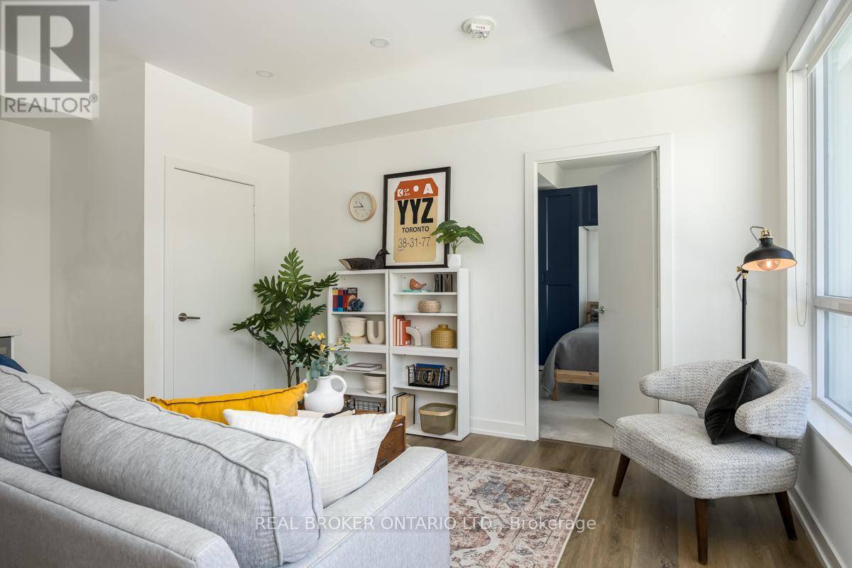 Toronto (weston), ON M9N1E5,10 Wilby CRES #104