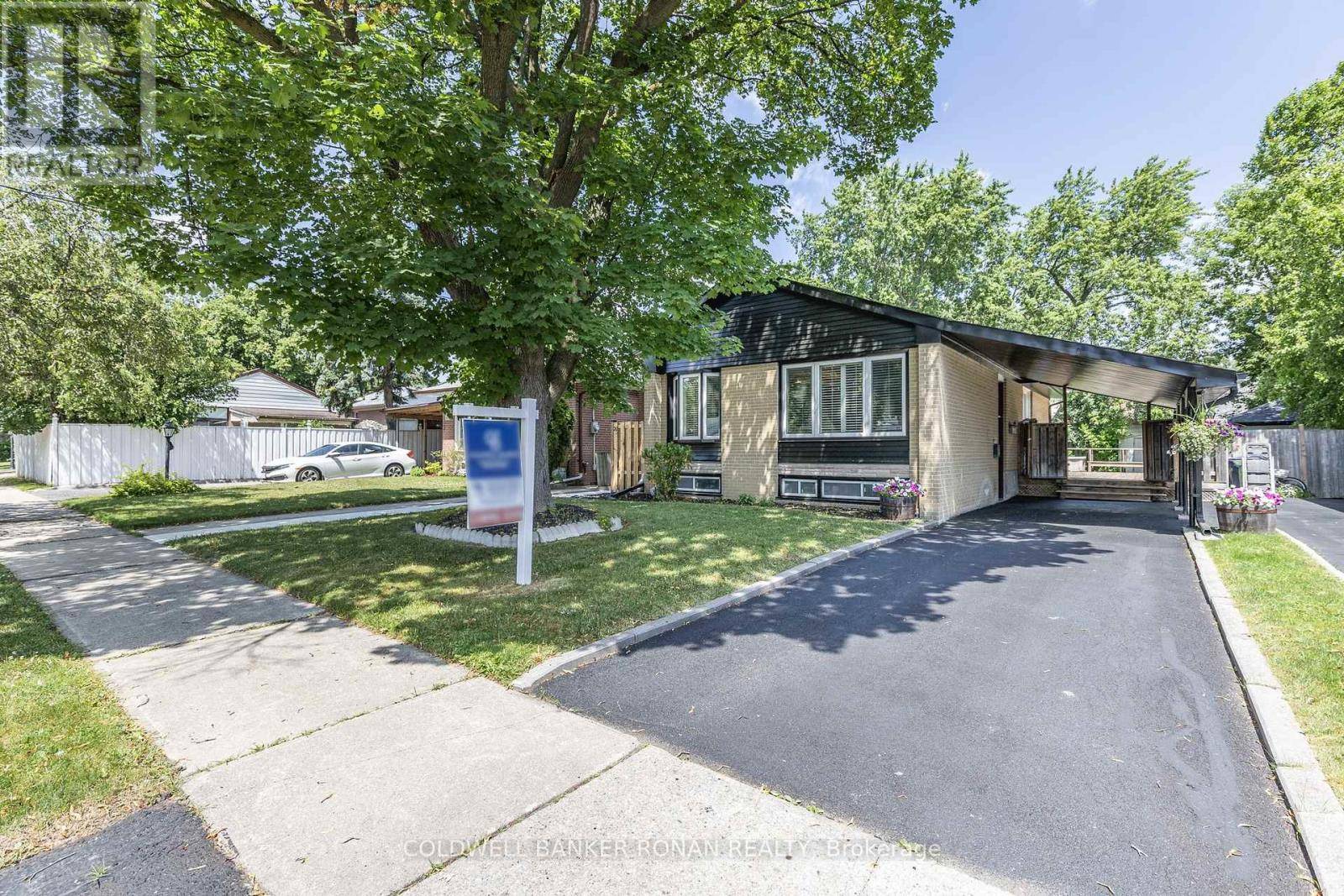 Toronto (rexdale-kipling), ON M9W2V9,20 HALLOW CRESCENT