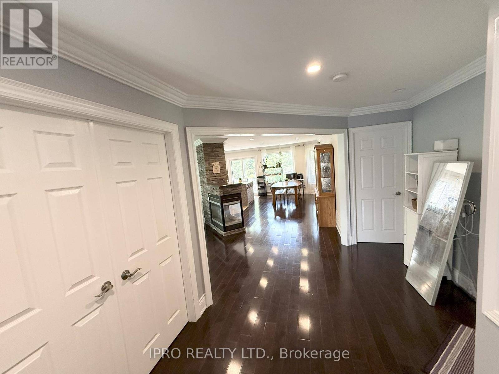 Mississauga (east Credit), ON L5V2E2,5591 Whitehorn AVE #Upper