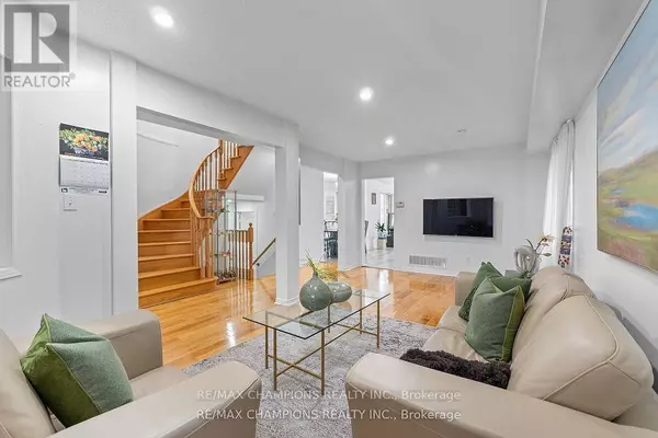 Brampton (sandringham-wellington), ON L6R2T6,30 LARKSPUR ROAD