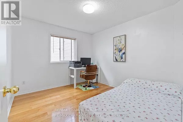 Brampton (sandringham-wellington), ON L6R2T6,30 LARKSPUR ROAD