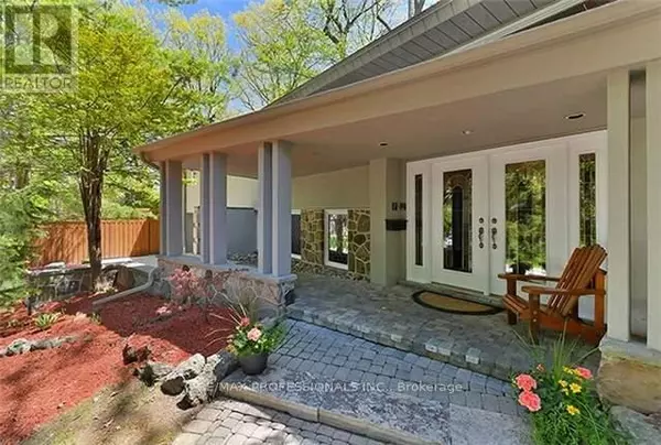 11 RIPPLEWOOD ROAD, Toronto (edenbridge-humber Valley), ON M9A3H8