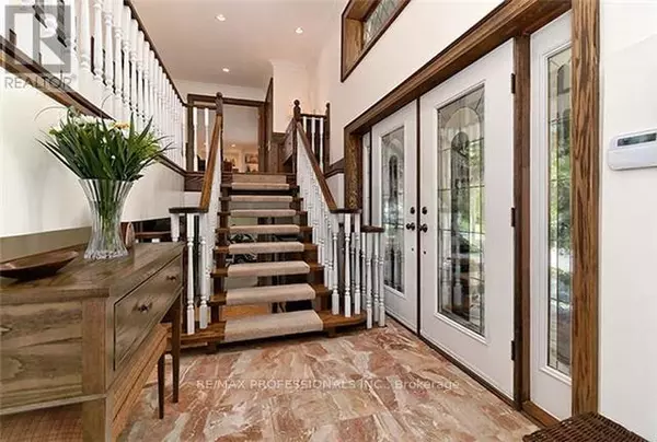 Toronto (edenbridge-humber Valley), ON M9A3H8,11 RIPPLEWOOD ROAD