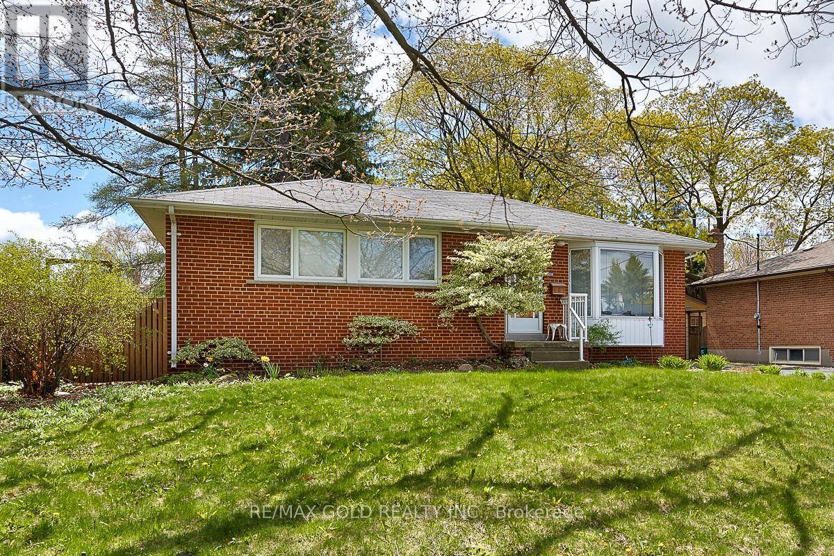 Oakville (wo West), ON L6L4T8,578 LEES LANE