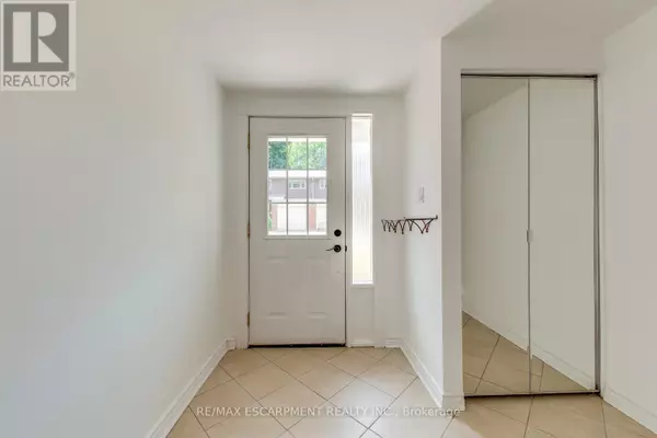 Oakville (fa Falgarwood), ON L6H2L2,1270 Gainsborough DR #4