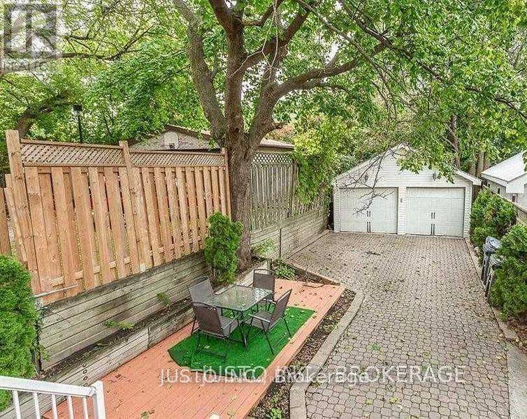 Toronto (junction Area), ON M6N1X5,23 MCCORMACK STREET