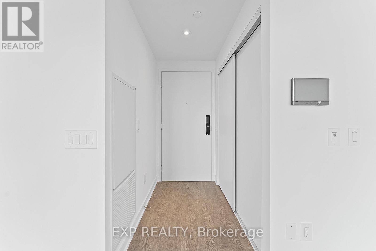 Mississauga (port Credit), ON L5G0E1,28 Ann ST #1009