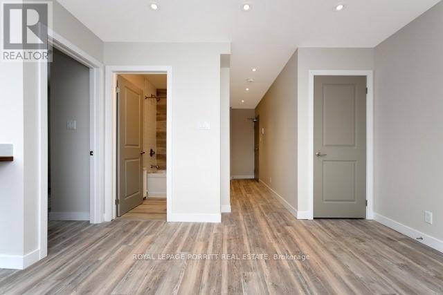 Toronto (long Branch), ON M8W1N2,3411 Lake Shore BLVD West #1