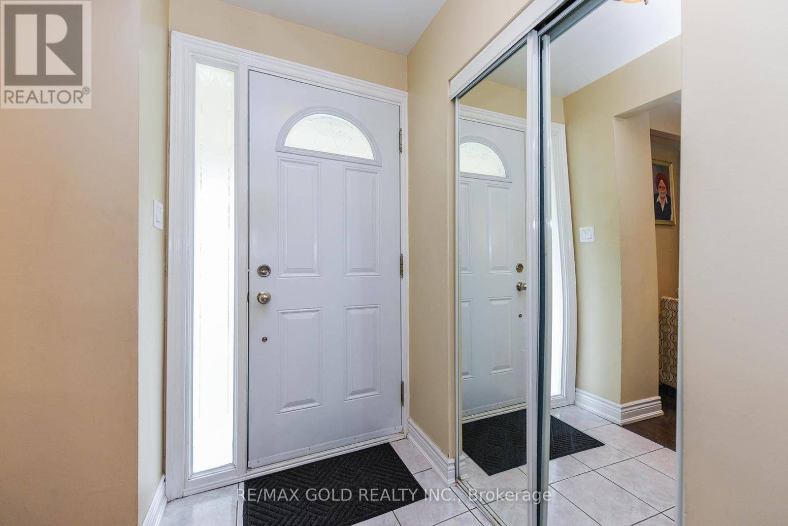 Mississauga (malton), ON L4T1N2,3507 LADDIE CRESCENT