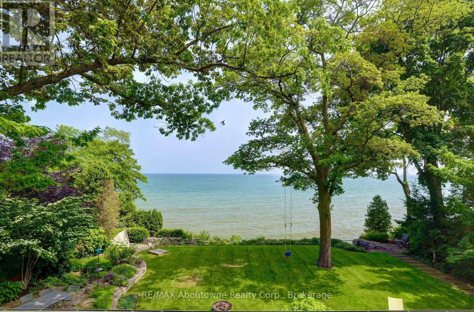 Oakville (oo Old Oakville), ON L6J1C2,350 KING STREET