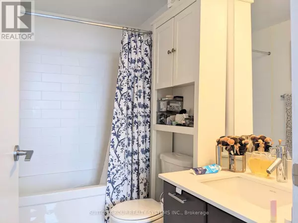 Toronto (mimico), ON M8V1A4,2220 Lakeshore BLVD West #3302