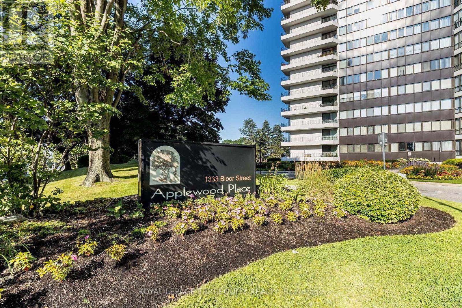 Mississauga (applewood), ON L4Y3T6,1333 Bloor ST #PH11