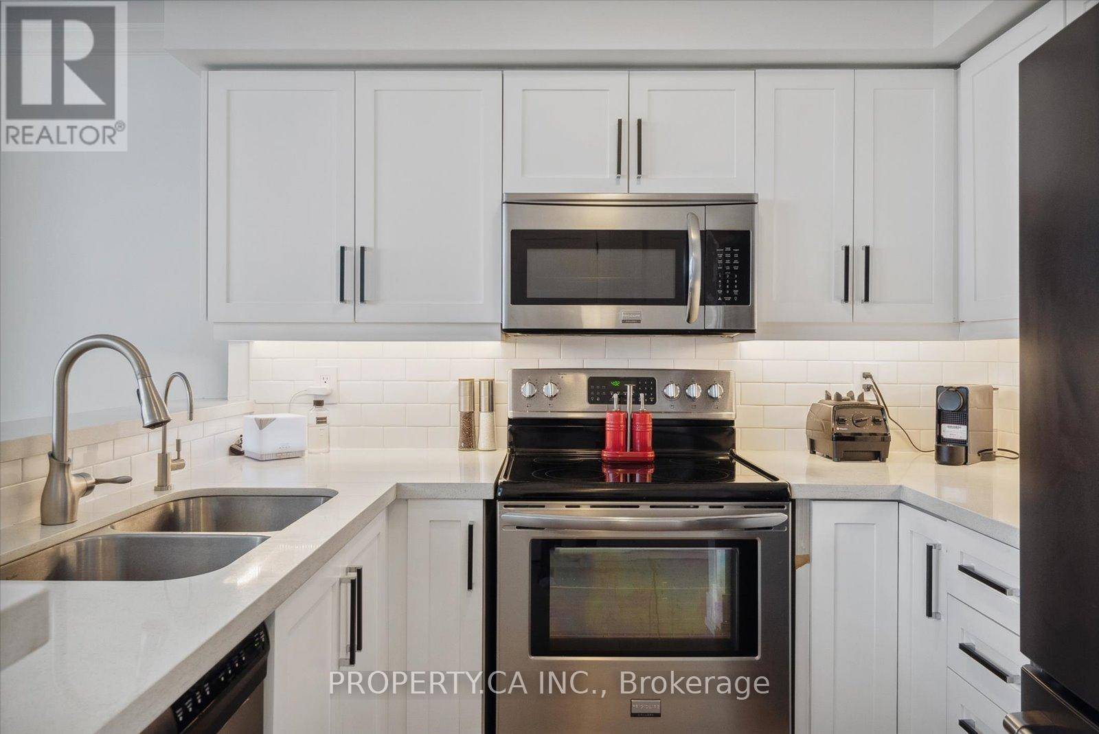 Toronto (mimico), ON M8Y4G8,250 Manitoba ST #809