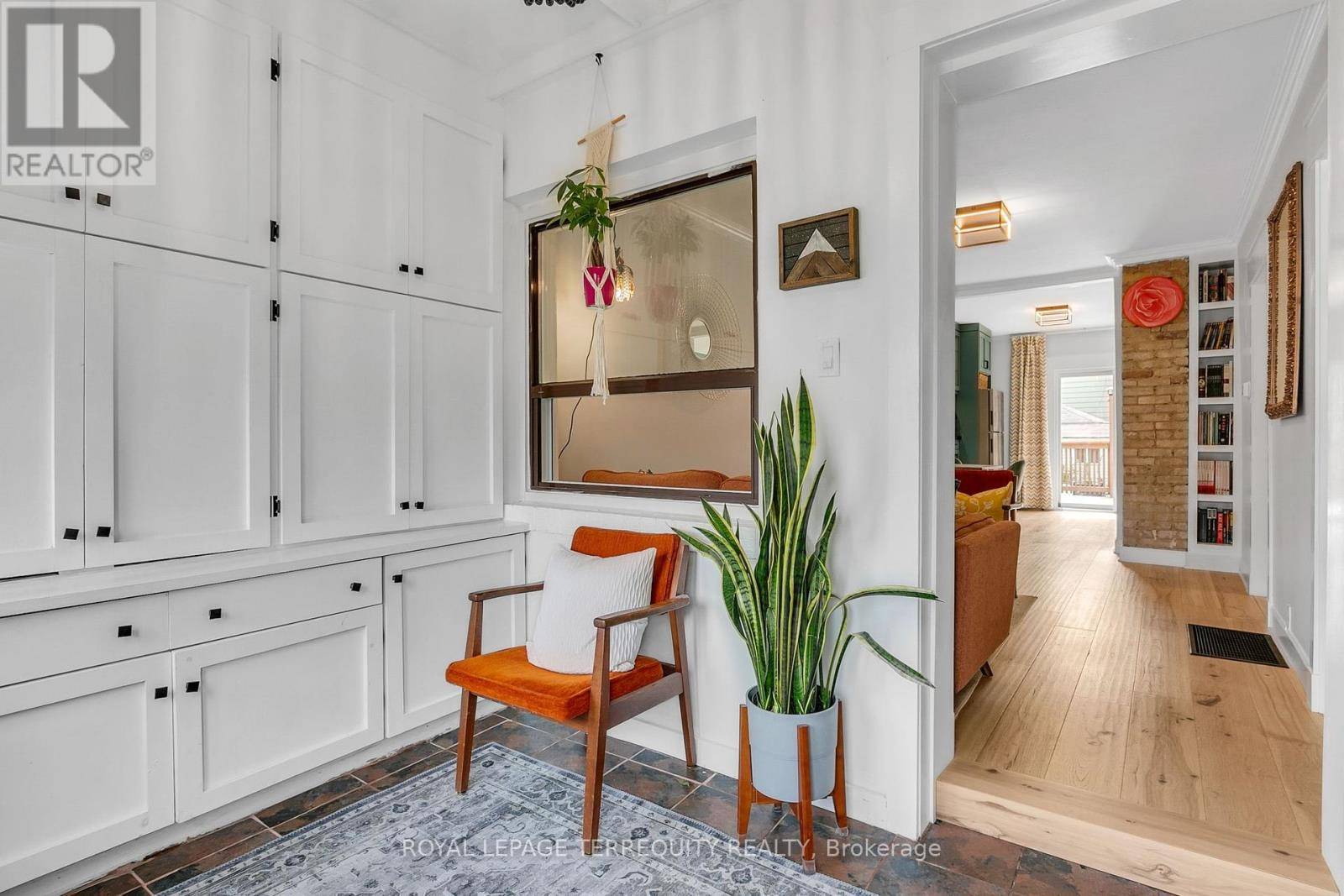 Toronto (rockcliffe-smythe), ON M6N1V8,67 EILEEN AVENUE