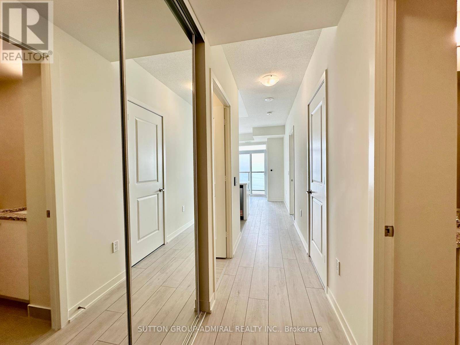 Toronto (mimico), ON M8V0G9,38 Annie Craig DR #4002