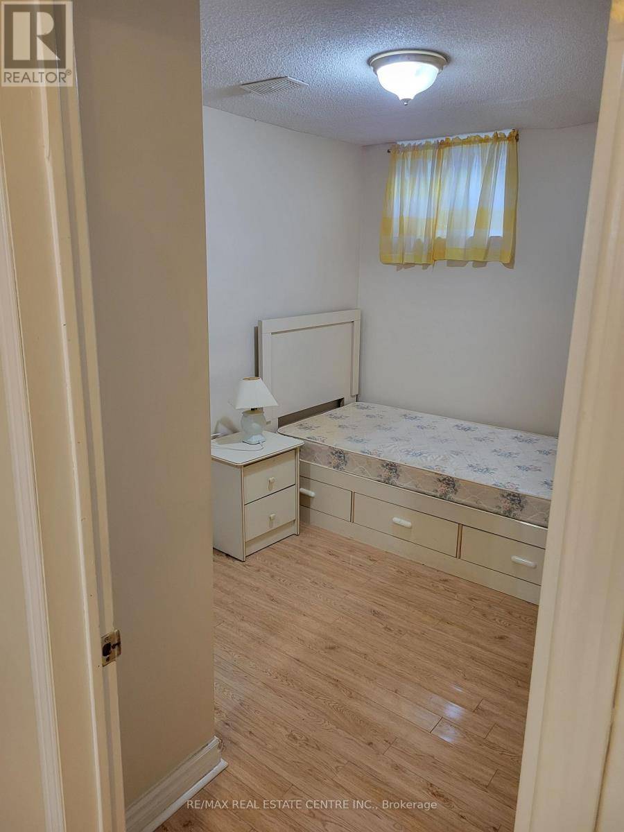Mississauga (meadowvale Village), ON L5W1W5,453 OAKTREE CIRCLE