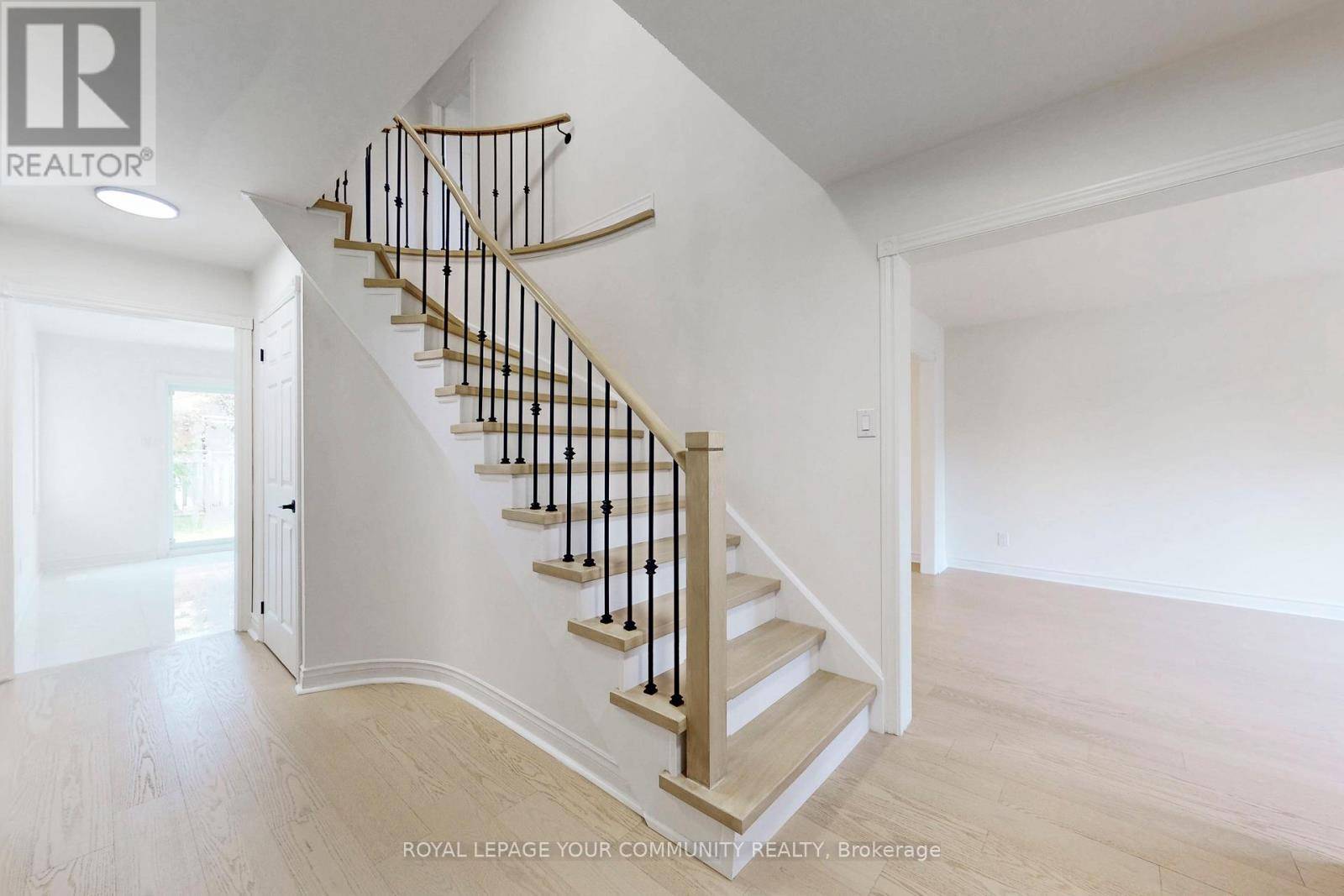 Mississauga (hurontario), ON L5R2S9,5158 SUNDIAL COURT