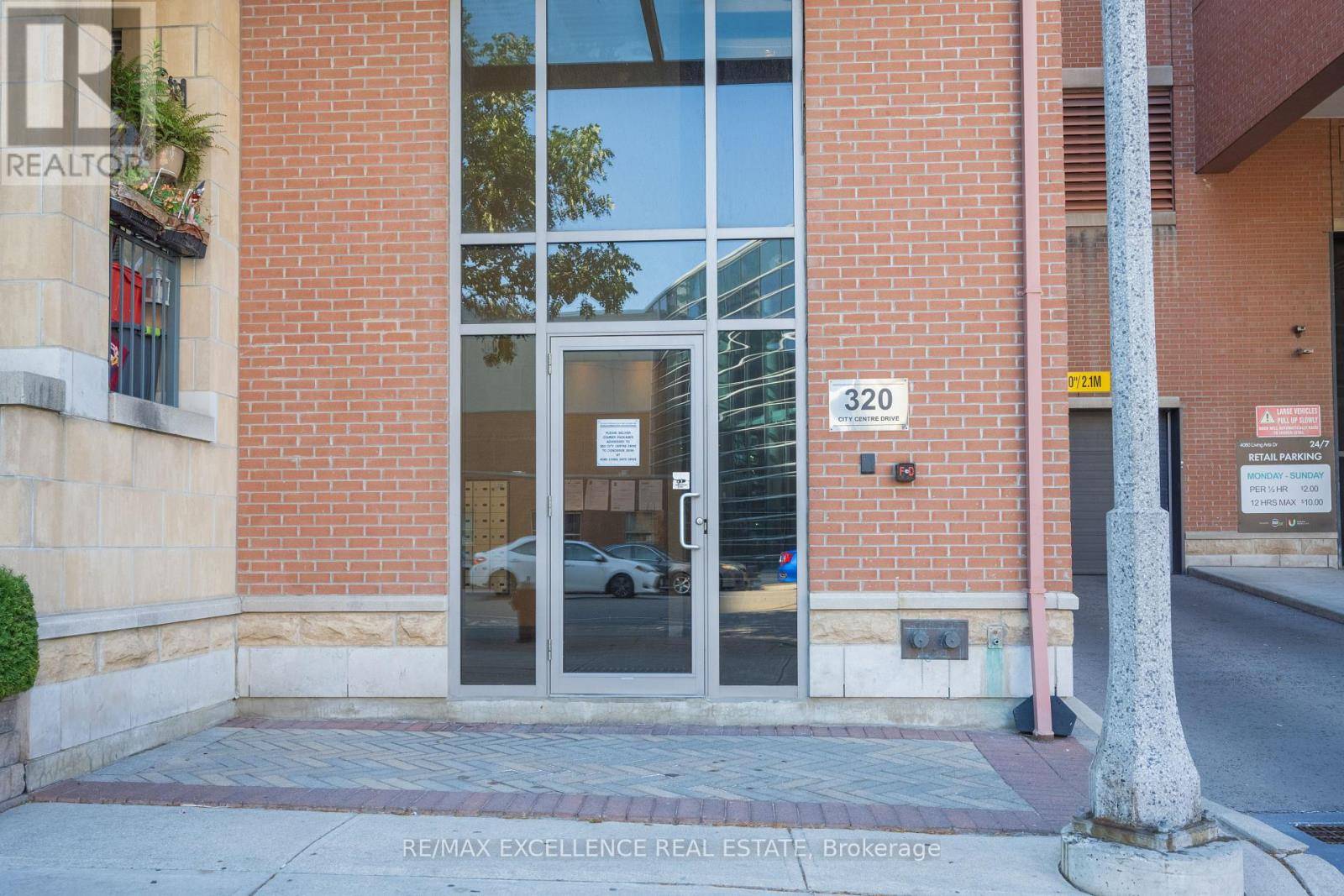 Mississauga (city Centre), ON L5B4P8,320 City  Centre DR #Gv202